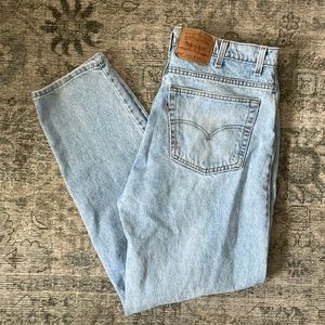 Mens 550 Levi’s relaxed fit tapered leg light wash 90s vintage 40x32